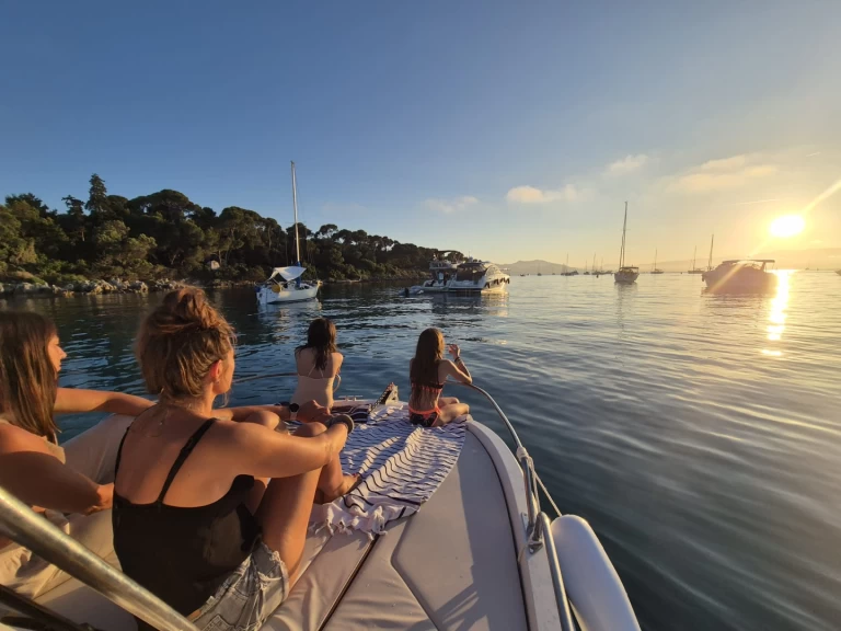 Wynajem Motorówka Bénéteau z patentem 