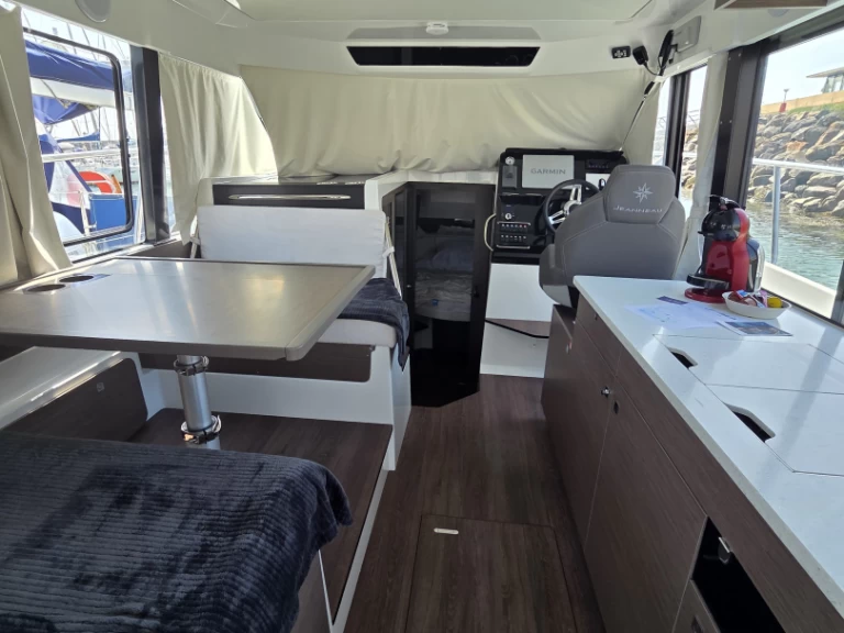 Wynajmij Motorówka z lub bez skippera Jeanneau w Talmont-Saint-Hilaire