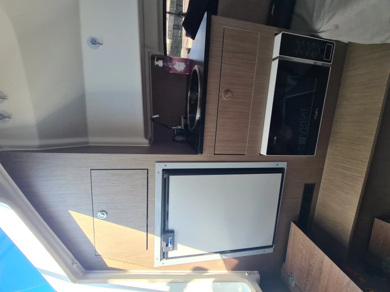 Wynajem Motorówka Bénéteau z patentem 