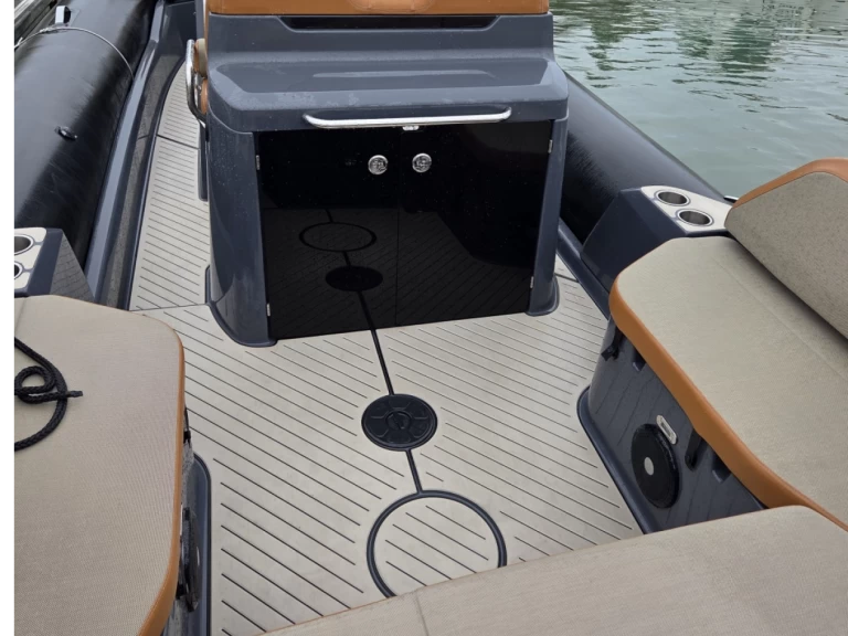 Łódż półsztywna do wynajmu w Les Sables-d'Olonne w najlepszej cenie