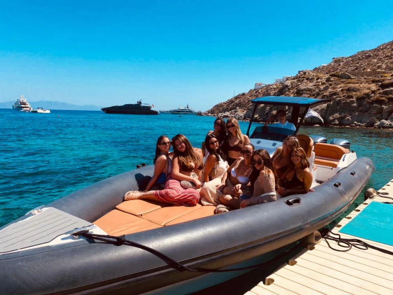 Seafighter Shadow 36 między profesjonalistami a osobami prywatnymi w Ornós