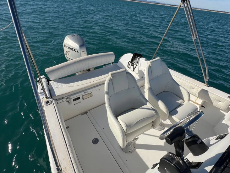 Motorówka do wynajmu w Sainte-Maxime w najlepszej cenie