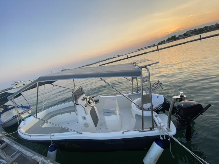 Wynajmij Motorówka z lub bez skippera Igma w Néa Moudhaniá