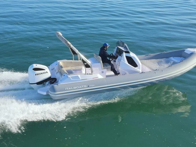 Wynajem Łódż półsztywna w Pula - Italboats Predator 700 T