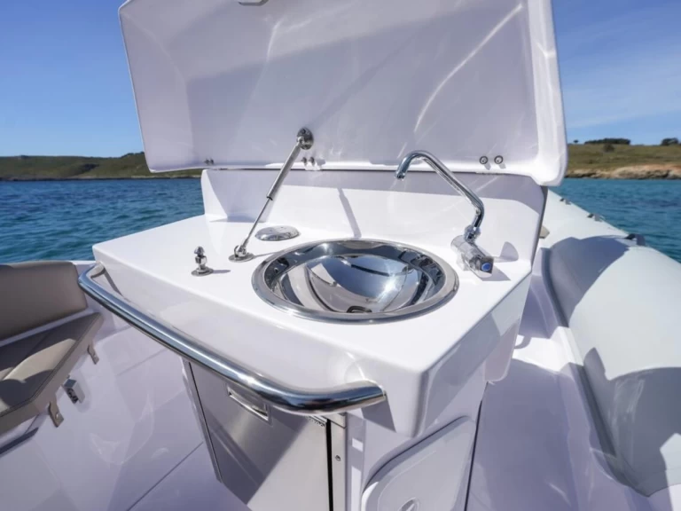 Wynajem Łódż półsztywna Italboats z patentem 