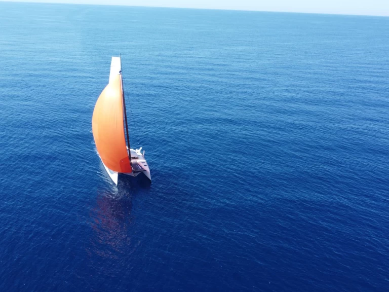 Marsaudon Composites TS 42 między profesjonalistami a osobami prywatnymi w Toulon