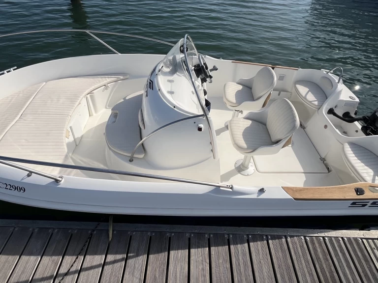 Wynajem Motorówka Bénéteau z patentem 