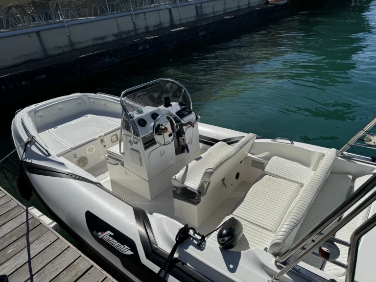 Wynajem łodzi Zar Zar 57 Classic Luxury w Annecy na SamBoat 