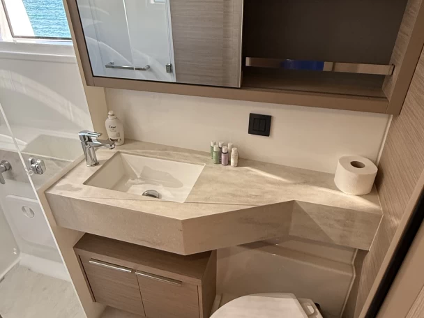 Katamaran do wynajmu w Rogoznica w najlepszej cenie