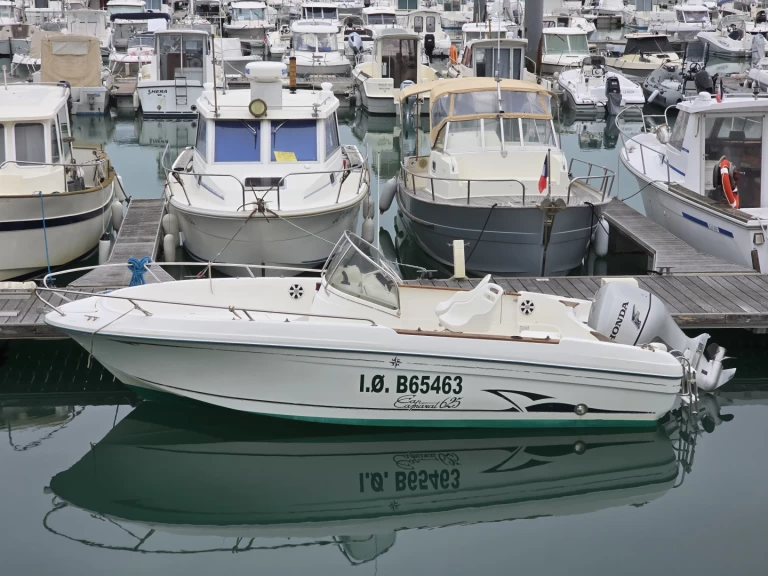 Wynajem Motorówka Jeanneau z patentem 