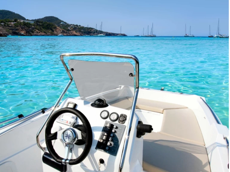 Motorówka do wynajmu w San Antonio Port w najlepszej cenie