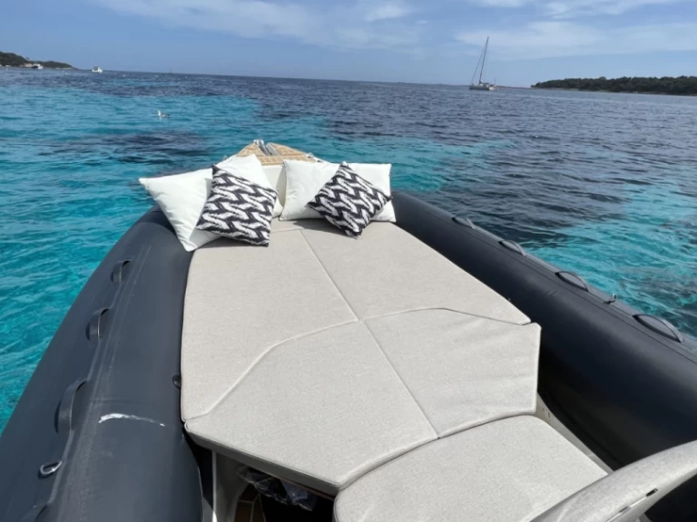 Wynajmij Łódż półsztywna z lub bez skippera Capelli w Golfe-Juan