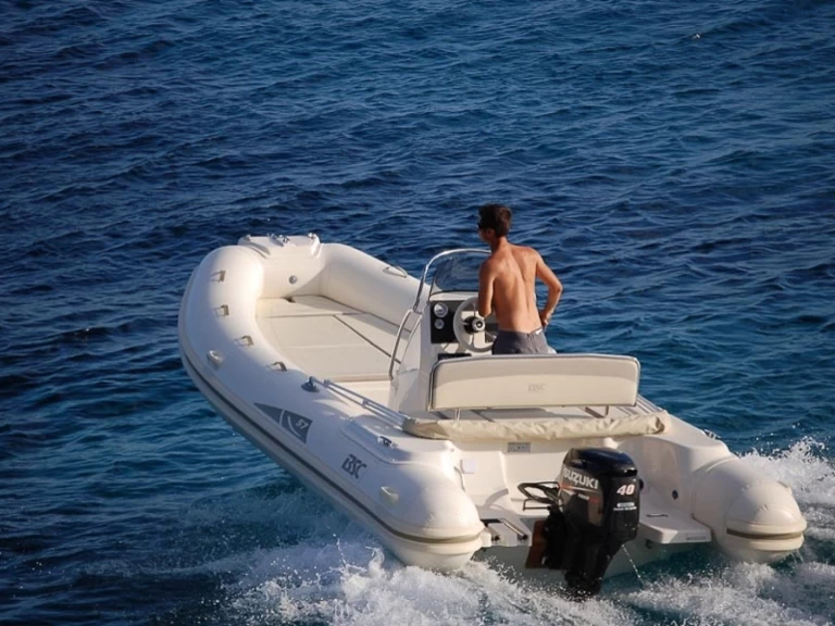 Wynajmij Łódż półsztywna z lub bez skippera Bsc w Appietto