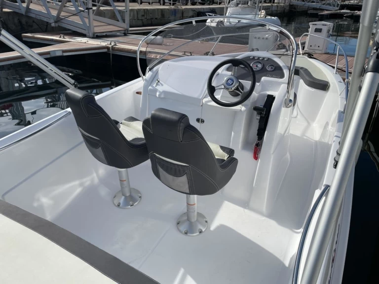 Wynajem Motorówka B2 Marine z patentem 