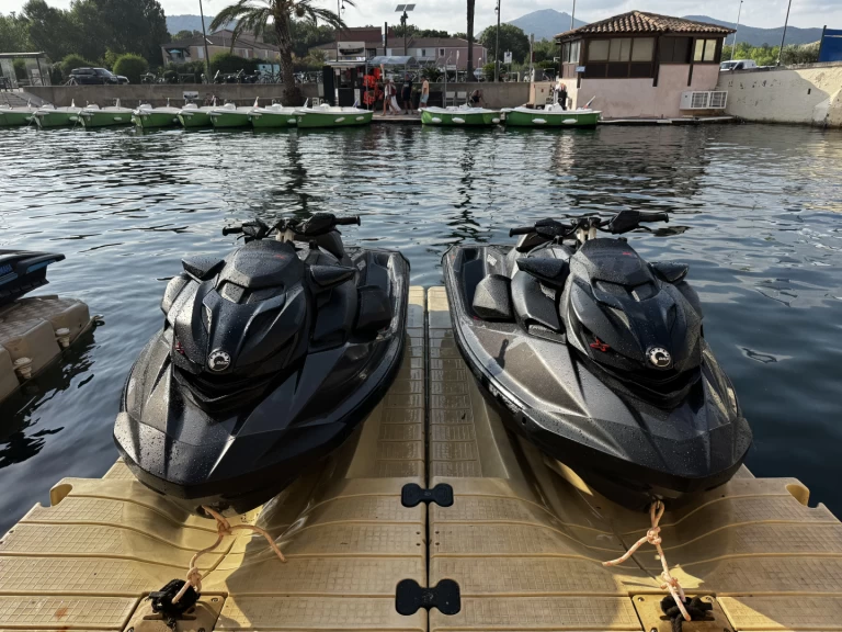 Wynajmij Sea-Doo Sea-Doo RXP-X 300, w Port Grimaud