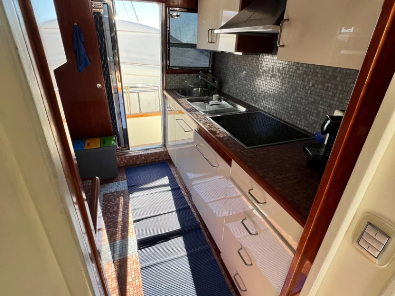 Wynajem łodzi Porto di Salerno tanio falcon 80