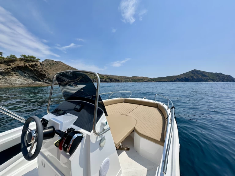 Wynajmij Barqa Q20 w Roses