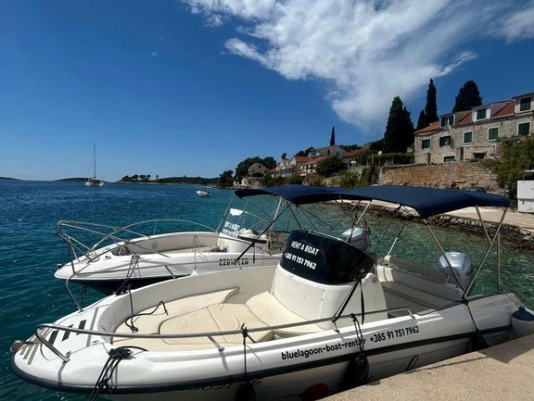 Insidias Marine HM 22 Fly między profesjonalistami a osobami prywatnymi w Poljica