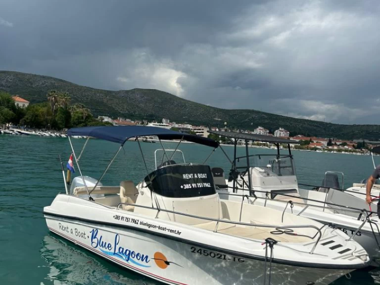 Motorówka do wynajmu w Poljica w najlepszej cenie