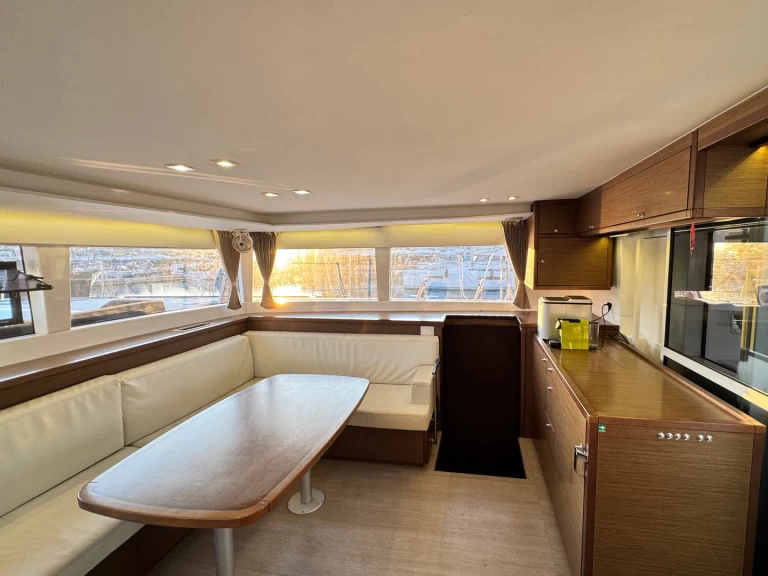 Katamaran do wynajmu w Nikiána w najlepszej cenie