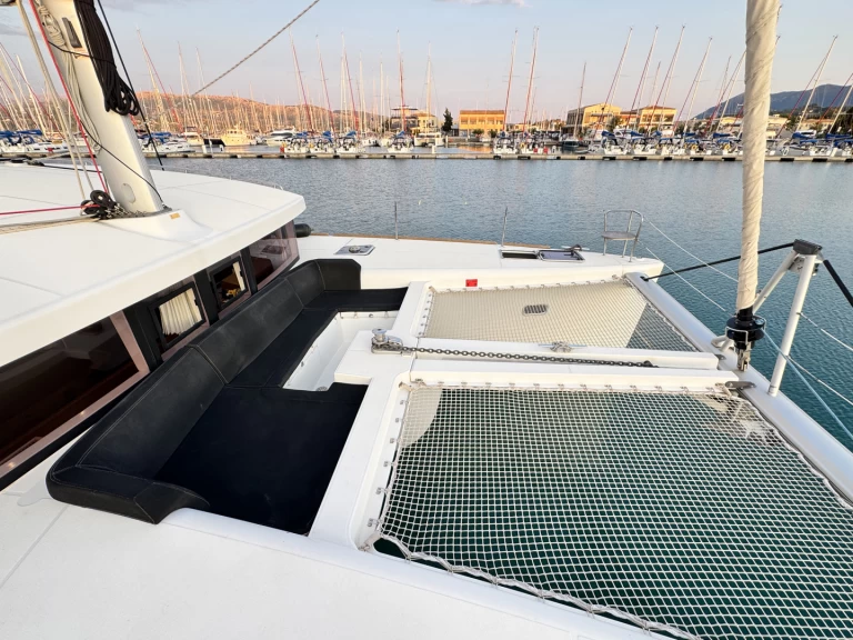 Wynajmij Lagoon Lagoon 450 Sport Top w Nikiána