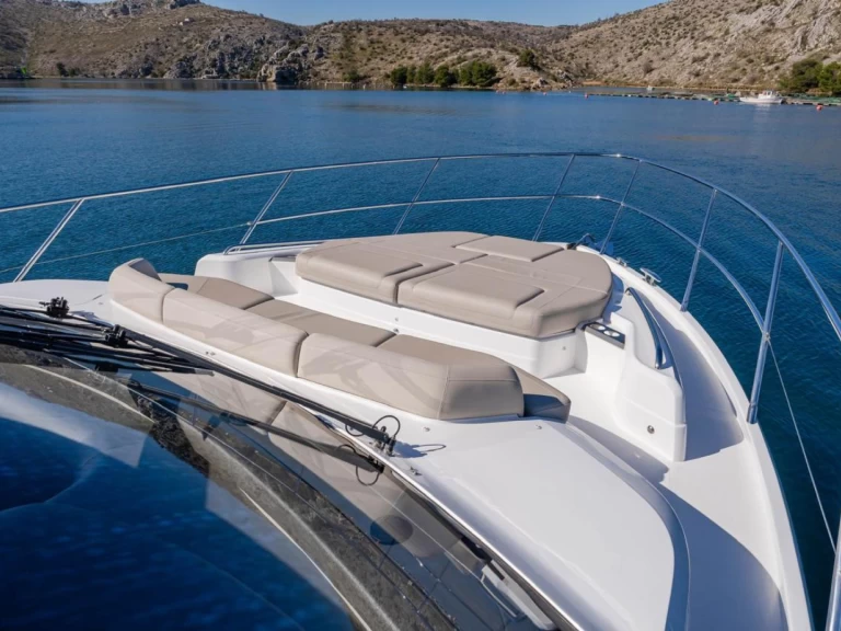 Wynajmij Princess F55 w Antibes