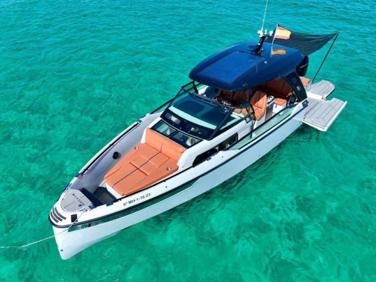 Saxdor Saxdor 320 GTO między profesjonalistami a osobami prywatnymi w Palamos