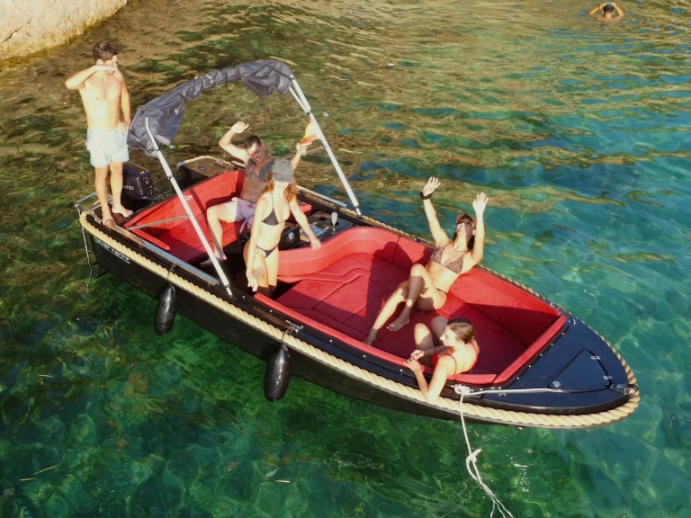 Wynajem Motorówka Silver Yacht z patentem 