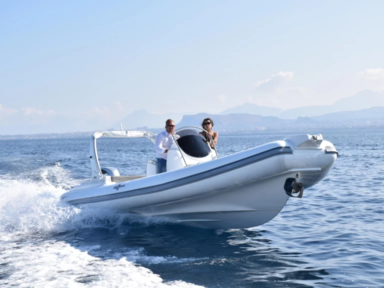 Łódż półsztywna do wynajmu w Palermo w najlepszej cenie