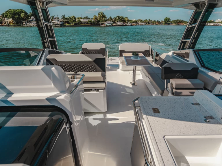 Wynajem łodzi Aquila Aquila 32 Sport w Saint-Raphael na SamBoat 