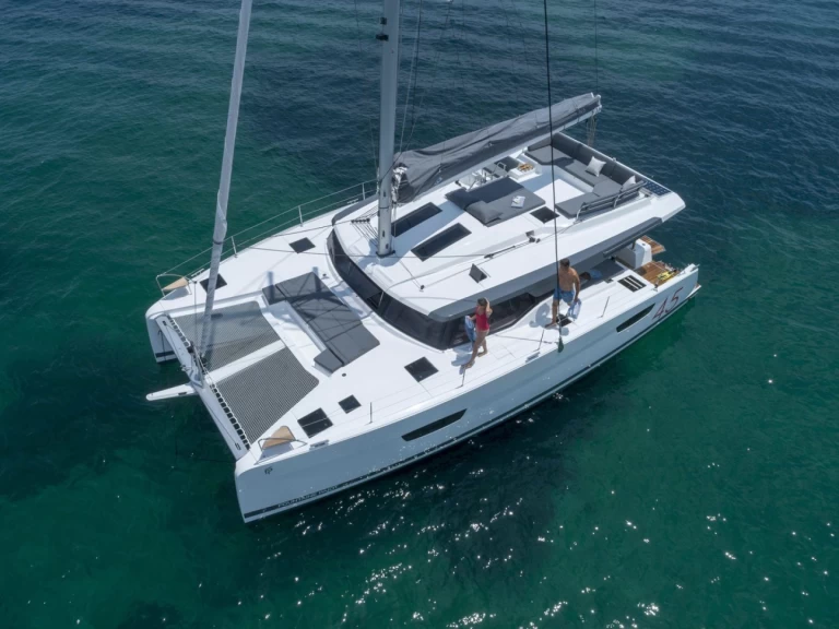 Wynajem Katamaran Fountaine Pajot z patentem 