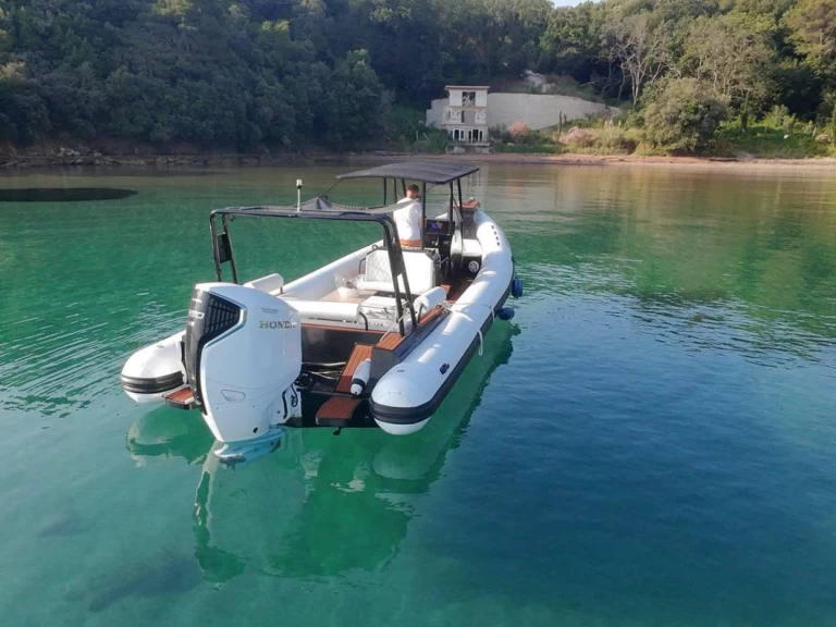 Wynajem Łódż półsztywna w Preko - Rib 960