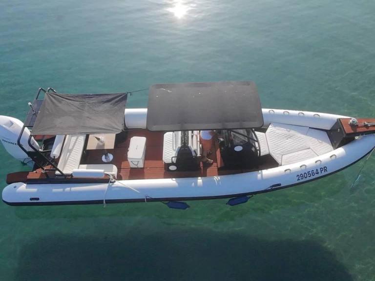 Wynajem Łódż półsztywna Rib z patentem 