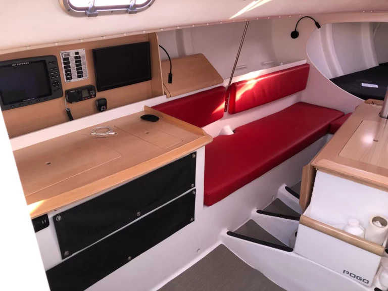 Pogo Structures Pogo 8.50 między profesjonalistami a osobami prywatnymi w Loctudy