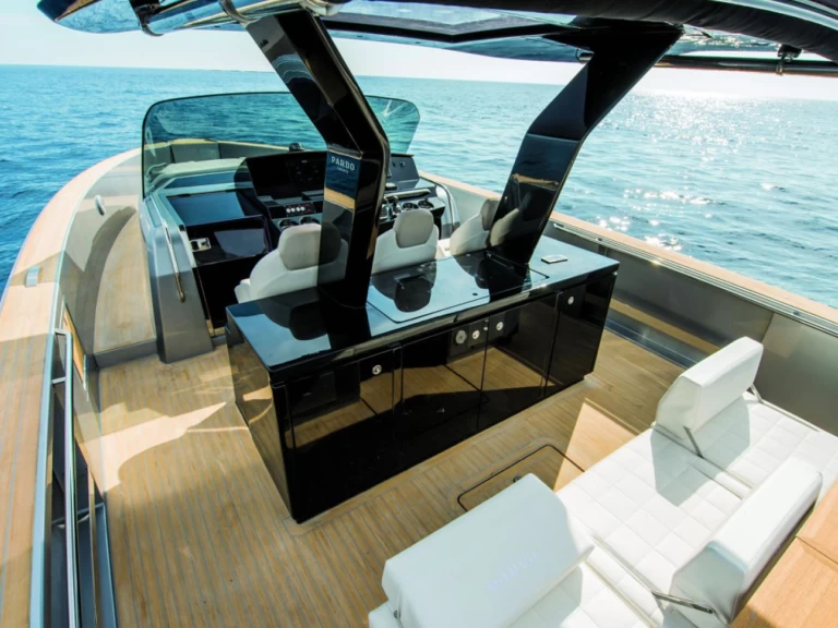 Wynajem Motorówka Cantiere Del Pardo z patentem 