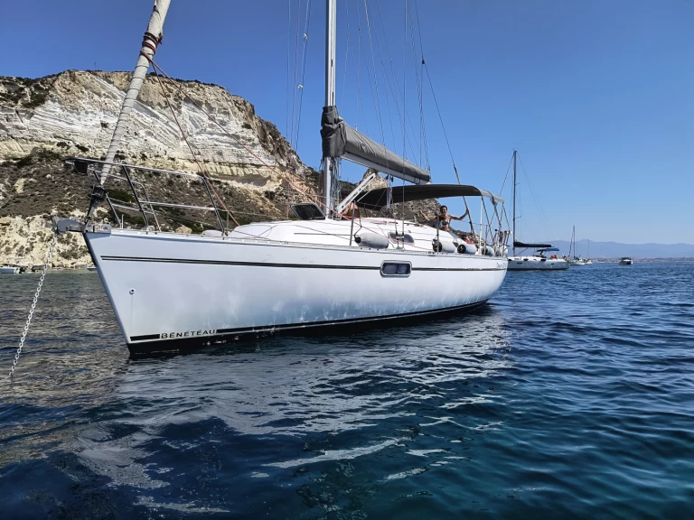 Wynajem Żaglowiec Bénéteau z patentem 