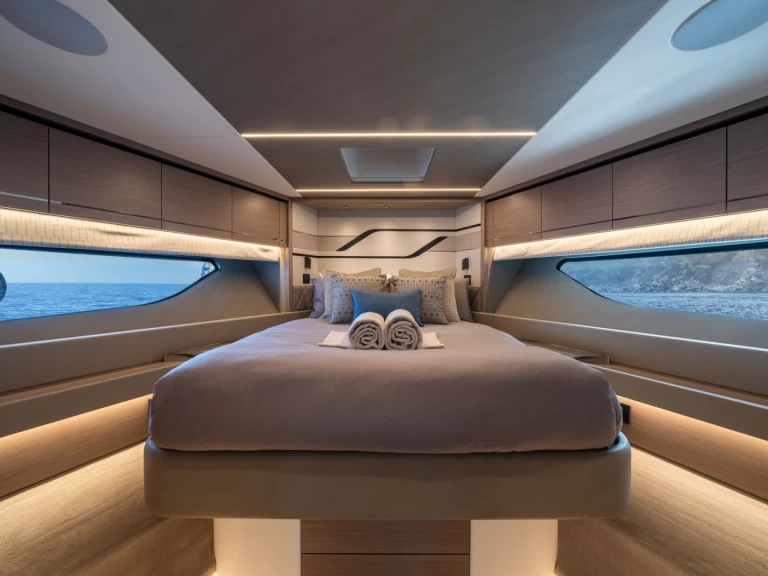 Luksusowy jacht do wynajmu w Alimos w najlepszej cenie