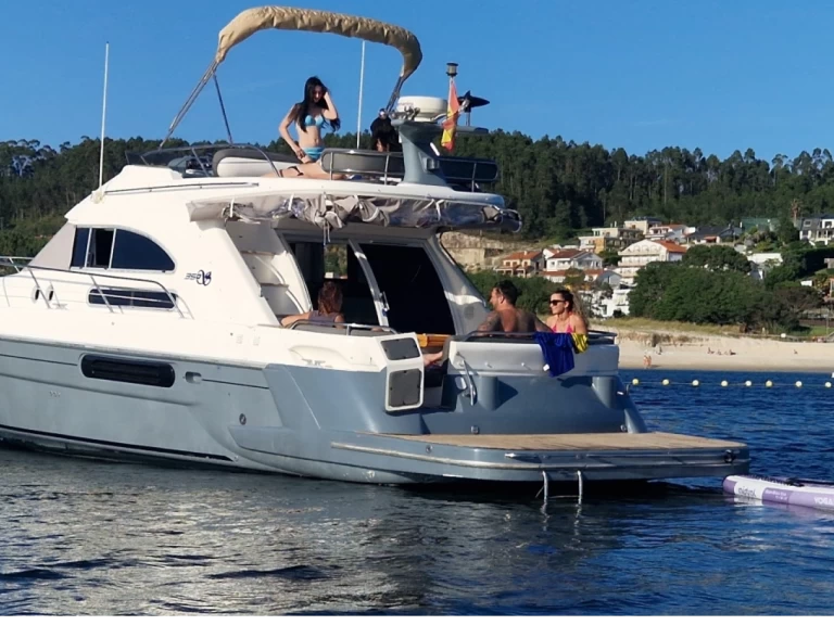 Wynajem łodzi Sanxenxo tanio Sealine 350 Fly