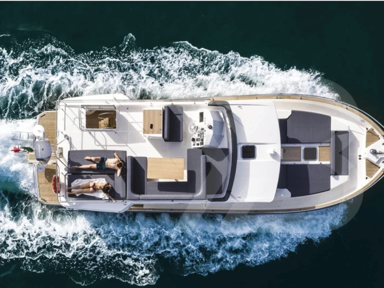 Motorówka do wynajmu w Marina de Portimão w najlepszej cenie