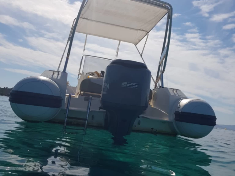 Capelli Tempest 700 Sun między profesjonalistami a osobami prywatnymi w Hyeres