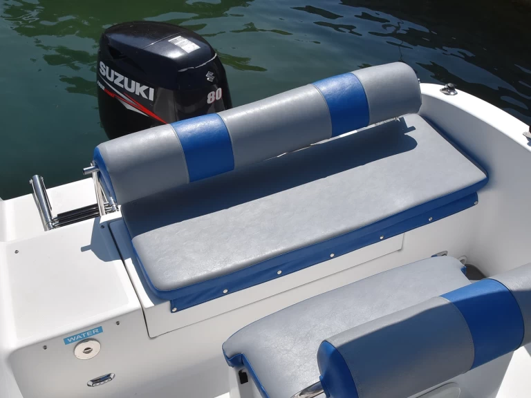 Wynajmij Motorówka z lub bez skippera Holiday w Červar-Porat