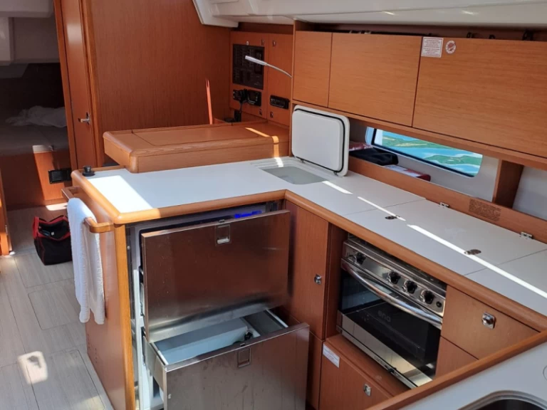 Bavaria Bavaria C46 między profesjonalistami a osobami prywatnymi w Sývota