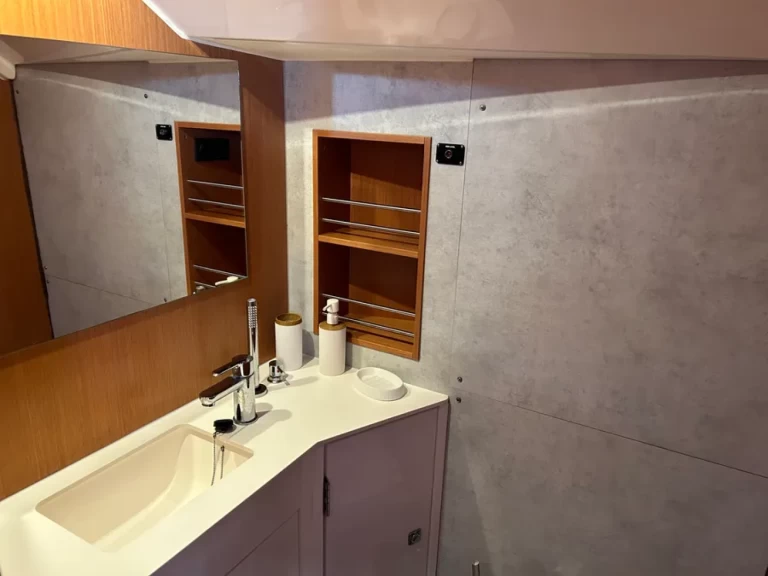 Wynajem łodzi Fethiye tanio Bavaria C42