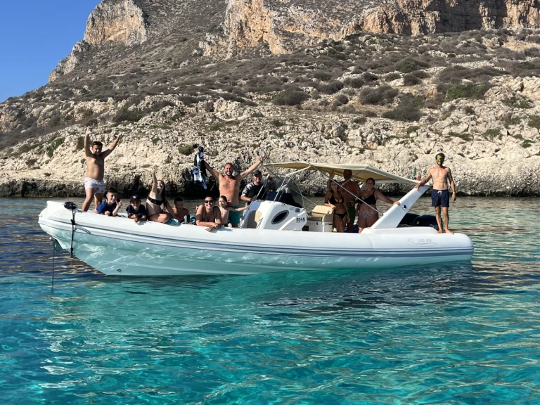 Nautica Led Led Gs 28 między profesjonalistami a osobami prywatnymi w Porto turistico Marsala