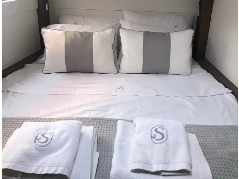 Wynajem Katamaran Lagoon z patentem 