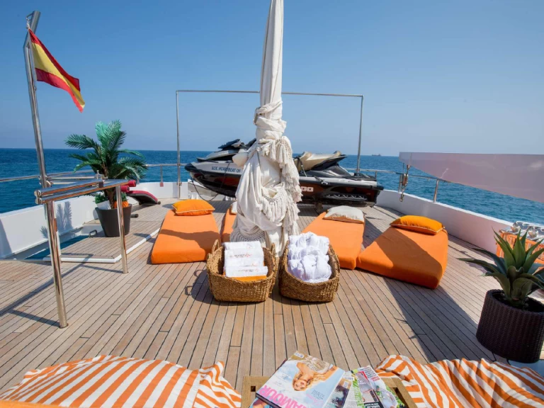 Luksusowy jacht do wynajmu w Barcelona w najlepszej cenie