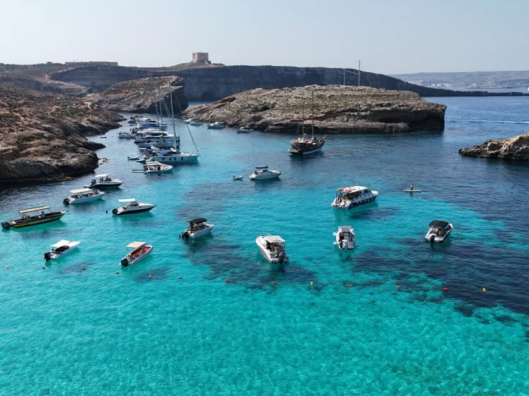 Coronet motoring między profesjonalistami a osobami prywatnymi w Ċirkewwa