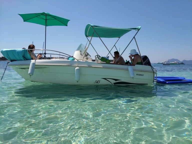 Jeanneau Cap Camarat 545 między profesjonalistami a osobami prywatnymi w Cannes