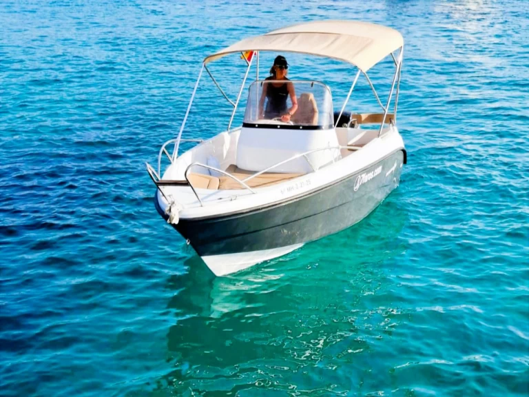 Wynajem Motorówka Polyester Yacht z patentem 