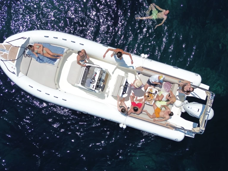 Wynajem Łódż półsztywna Capelli z patentem 